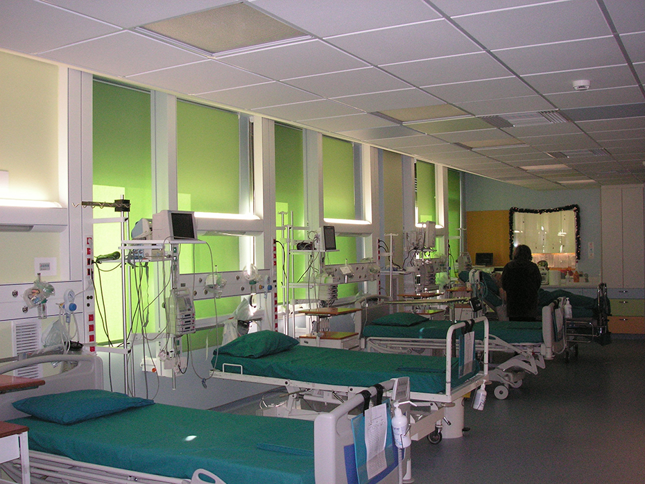 Ένα δωμάτιο μέσα στην ανακαινισμένη Στεφανιαία Μονάδα του Γενικού Νοσοκομείου Θεσσαλονίκης, το οποίο διαθέτει πολλές ΜΕΘ