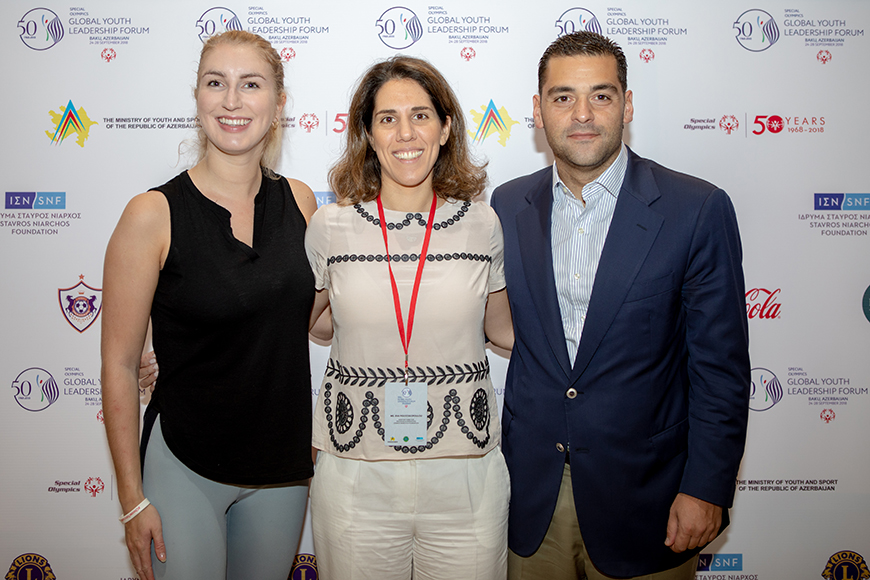 Stavros Niarchos Foundation and Global Youth Leadership Forum members stand together for a picture