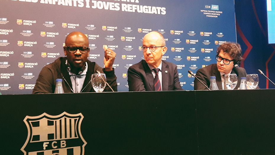 Τρία μέλη του Ιδρύματος Σταύρος Νιάρχος και του Ιδρύματος Barça σε αίθουσα συνέντευξης Τύπου