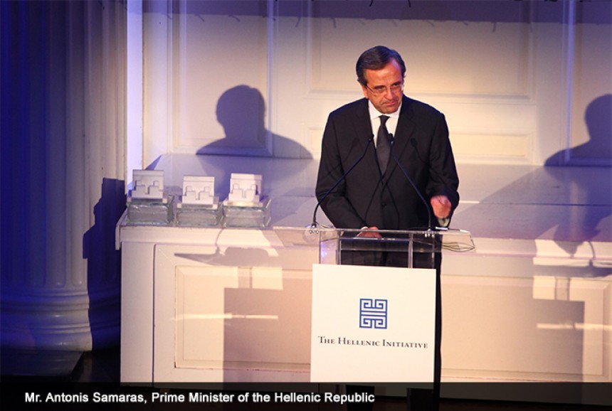 Ο Αντώνης Σαμαράς, μιλάει στο βήμα