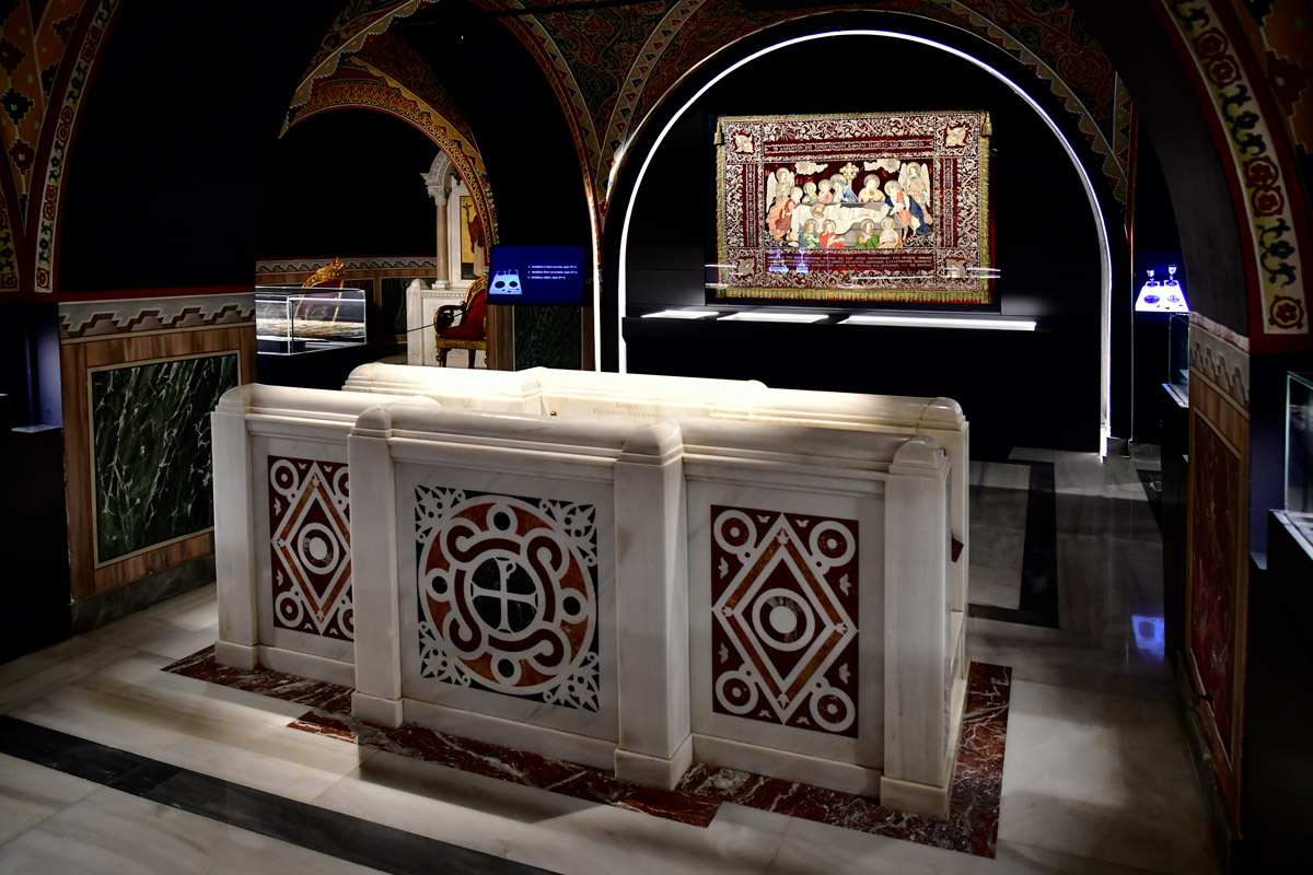 Συλλογή κειμηλίων στον Ιερό Καθεδρικό Ναό της Μητρόπολης Αθηνών