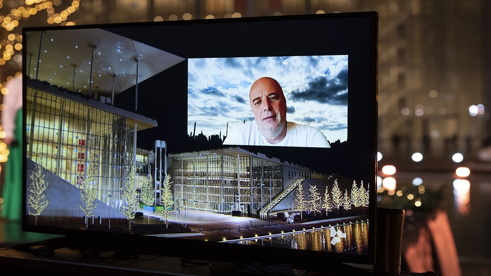 Ο Ανδρέας Δρακόπουλος, πρόεδρος του Ιδρύματος Σταύρος Νιάρχος, συνδέεται μέσω ζωντανής κλήσης στο Κέντρο Πολιτισμού Ίδρυμα Σταύρος Νιάρχος