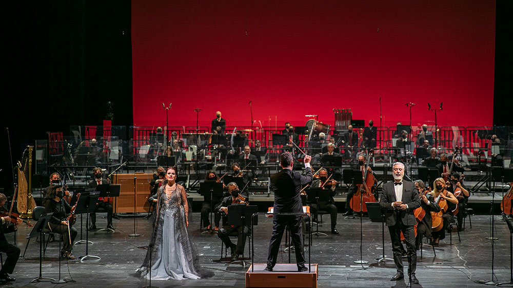 Δύο τραγουδιστές και μια ορχήστρα στη σκηνή της Εθνικής Λυρικής Σκηνής