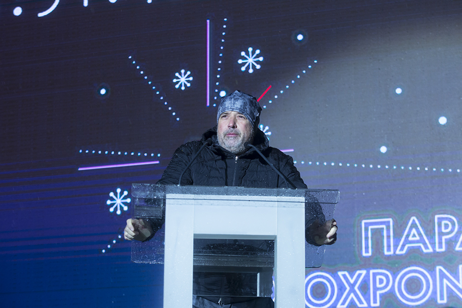 Ο Ανδρέας Δρακόπουλος, πρόεδρος του Ιδρύματος Σταύρος Νιάρχος, δίνει ομιλία κατά τη διάρκεια του πρωτοχρονιάτικου πάρτι στο Κέντρο Πολιτισμού Ίδρυμα Σταύρος Νιάρχος