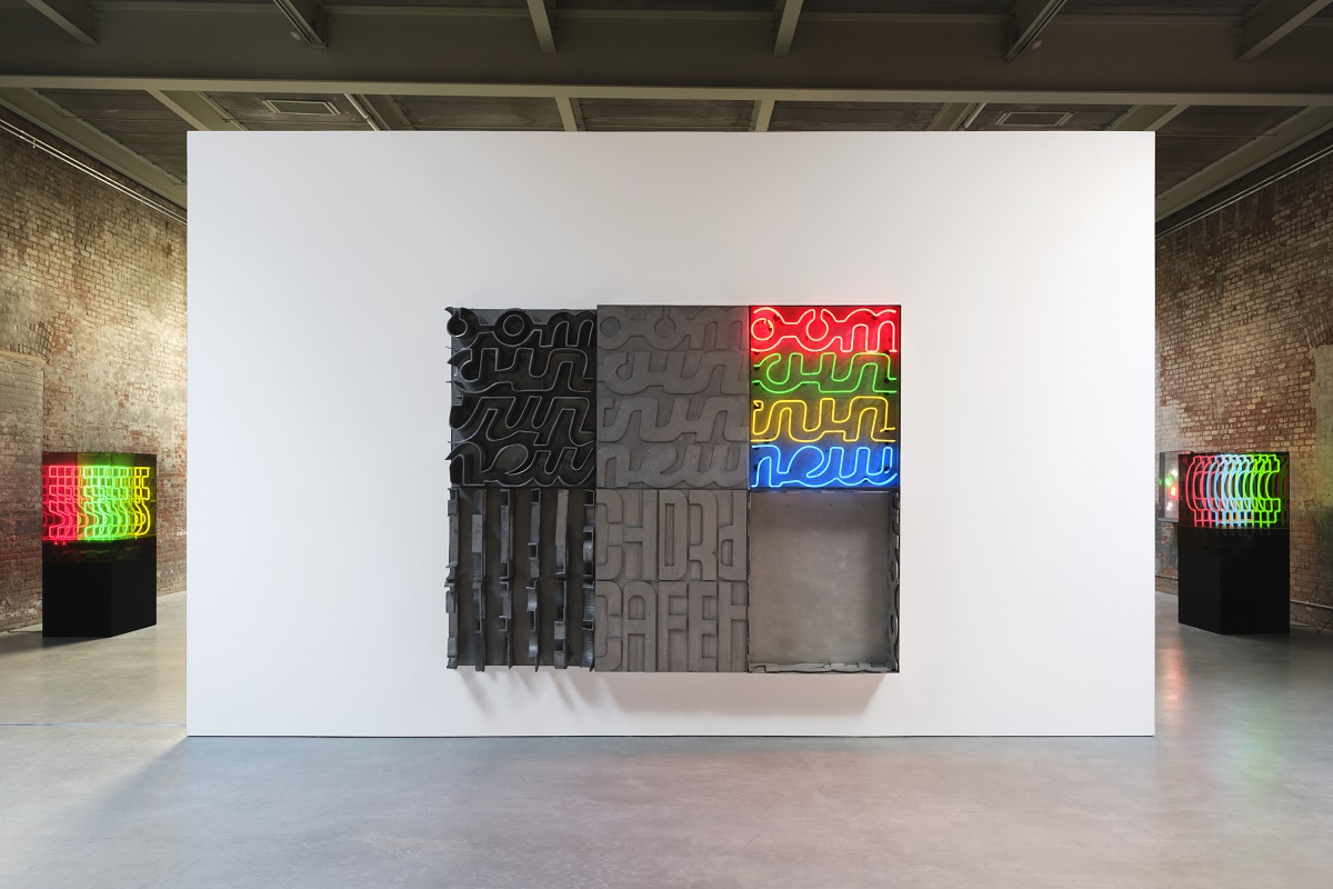 Ένα μοντέρνο έργο τέχνης σε μια έκθεση